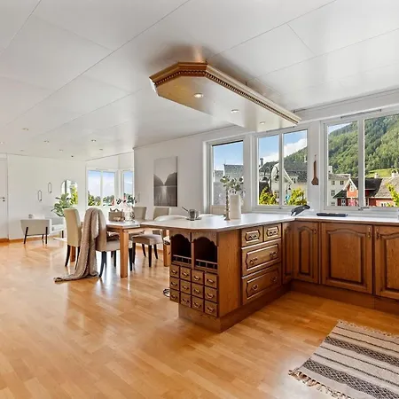 شقة Captivating 4-bed Heart Of *